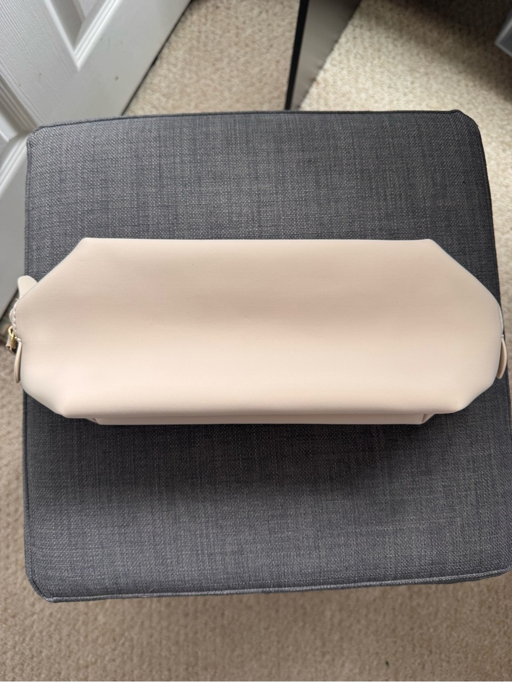 NWOT Burberry Makeup Bag - Picture 2 of 3